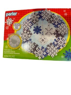 Perler 3D Snowflake Wreath Fused Bead Kit, Ages 6 and up, 4004 Pieces